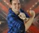X Factor : Le fantasque Anglais Matthew Raymond-Barker a su faire craquer in extremis Véronic DiCaire lors de l'étape la Maison des juges, au Québec. 