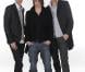 X Factor : Le groupe Omega, avec son style punchy bien particulier et son frontman limite emo, a convaincu Henry Padovani dans la maison des juges. 