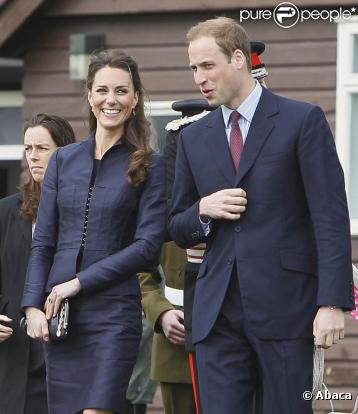 Le prince William et Kate Middleton en visite dans le Lancashire, le 11 avril 2011. Leur dernière sortie officielle avant le mariage le 29 avril.