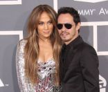Jennifer Lopez et Marc Anthony lors des Grammy Awards 2011 . Un couple amoureux et assorti  