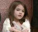 Suri Cruise rend visite à sa maman sur le tournage de son film. A presque quatre ans, la fillette a déjà tout d'une star avec sa couverture sur les épaules. New York, 12 avril 2010