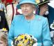 La reine Elizabeth II s'est rendue à l'abbaye de Westminster en compagnie de son époux le duc d'Edimbourg pour son 85e anniversaire, qui coïncidait en 2011 avec le jeudi saint.