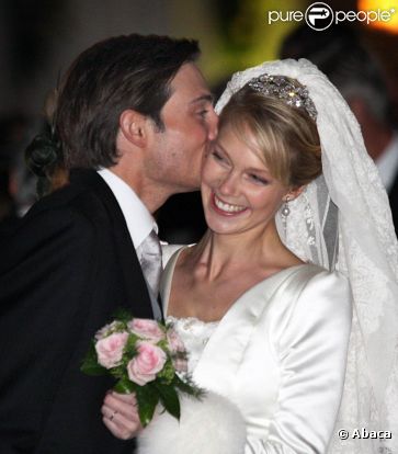 Après la joie d'avoir convolé le 6 décembre 2008 en la cathédrale de Malines (Belgique), l'archiduchesse Marie-Christine d'Autriche et son époux le comte Rodolphe de Limburg-Stirum connaissent depuis le 19 avril 2011 un nouveau bonheur : ils sont parents !