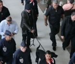 Johnny Hallyday arrive à l'aéroport de Roissy-Charles de Gaulle, le 25 avril 2011, en provenance de Los Angeles. Il est accompagné de son chien Santos.