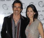Adeline Blondieau, enceinte, et son compagnon Laurent en avril 2011.