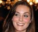 Trait argenté à la base des cils, mascara noir, blush rosé... Kate Middleton opte encore une fois pour un maquillage léger. Londres, 28 novembre 2007