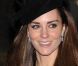 Avec son magnifique brushing et ses lèvres brillantes, Kate Middleton séduit tout le gotha ! Angleterre, 8 janvier 2011