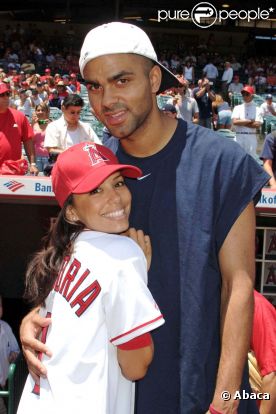 Eva Longoria et Tony Parker en 2005 lors d'un match de basket