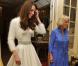 Catherine Middleton, Duchesse de Cambridge en tenue de soirée et Camilla Parker-Bowles, sa belle-mère en robe caftan bleu.