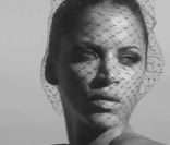 Noémie Lenoir, belle comme toujours, lors d'un shooting pour le magazine GQ Espagne 