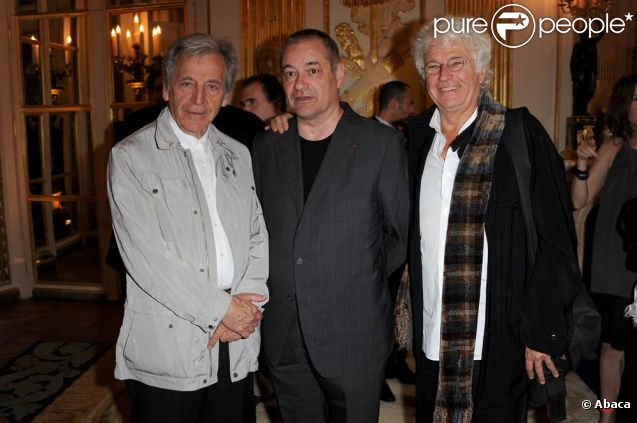 Costa-Gavras, Jean-Pierre Jeunet et Jean-Jacques Annaud, à l'occasion de la cérémonie en l'honneur de Richard J. Fox, au Ministère de la Culture, à Paris, le 2 mai 2011.