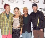 Le groupe No Doubt à Anaheim le 18 février 2005 - de gauche à droite Adrian Young, Gwen Stefani, Tony Kanal et Tom Dumont 