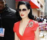 Dita Von Teese dans les rues de New York, le 5 mai 2011.