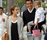 Jessica Alba, Cash Warren et leur petite Honor à Beverly Hills, le 7 mai 2011