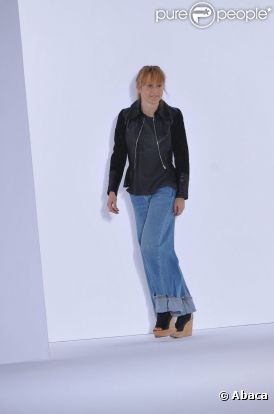 Hannah MacGibbon s'est consacrée pendant dix ans à la maison française. Aujourd'hui, elle quitte la directrice artistique de Chloé. Paris, 7 mars 2011 