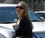Alicia Silverstone, enceinte, est allée déjeuner avce une amie à Los Angeles en mars 2011 