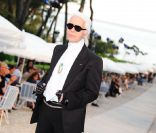 Défilé Croisière de Karl Lagerfeld à l\'Eden Roc à Antibes le 9 mai 2011. Ici, Karl Lagerfeld<br />