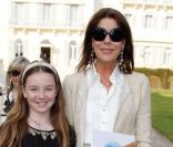 <p>La princesse Caroline de Monaco et sa fille Alexandra de Hanovre au défilé croisière Chanel à l\'Hôtel Eden Roc à Antibes le 9 mai 2011</p>
<p>&nbsp;</p>