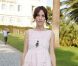 Le mannequin Alexa Chung arrive à l'hôtel Eden Roc pour assister au Défilé Croisière Chanel 2011. Antibes, 9 mai 2011 