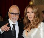 René Angelil et Céline Dion posent sur le tapis rouge des Academy Awards, à Los Angeles, le 27 février 2011.