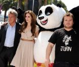 Dustin Hoffman, la superbe Angelina Jolie et Jack Black à l'occasion du photocall de  Kung Fu Panda 2 , dans le cadre du 64e Festival de Cannes, le 12 mai 2011.