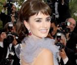 Penélope Cruz, sublime lors de la montée des marches pour le 4e volet de Pirates des Caraïbes.