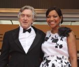Robert de Niro, président du jury, et son épouse Grace lors de la montée des marches du 64e festival de Cannes, à l\'occasion de la projection du film Pirates des Caraïbes, la Fontaine de Jouvence.