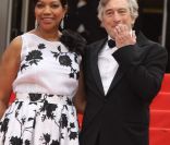 Robert de Niro, président du jury, et son épouse Grace lors de la montée des marches du 64e festival de Cannes, à l'occasion de la projection du film Pirates des Caraïbes, la Fontaine de Jouvence.