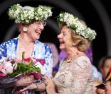Dimanche 15 mai 2011, la reine Margrethe de Danemark contribuait activement au succès du gala de son amie Susanne Heering !
