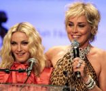Madonna et Sharon Stone lors du gala de l\'amfAR, en 2008.