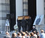Le 3 septembre 2010, le poignant adieu à Laurent Fignon, décédé le 31 août, avait lieu au cimetière parisien du Père-Lachaise. Le 17 mai 2011, ses cendres ont été transférées au colombarium du lieu...