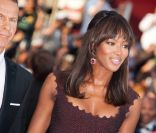 Naomi Campbell et Vladimir Doronin sur le tapis rouge, avant la projection de The Beaver, lors du Festival de Cannes, le 17 mai 2011