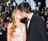 Jelena Ristic et Novak Djokovic sur le tapis rouge, avant la projection de The Beaver, lors du Festival de Cannes, le 17 mai 2011