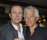 Roland Giraud et Jean-Luc Moreau lors de la 250e représentation de la pièce Le Technicien, au théâtre du Palais-Royal, à Paris, le 18 mai 2011.