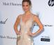 Bar Refaeli porte une robe Roberto Cavalli lors du gala de l'amfAR au Cap d'Antibes le 19 mai 2011