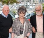 Malcolm McDowell, Christiane Kubrick et Jan Harlan lors du 64e Festival de Cannes, le 20 mai 2011.