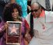 Chaka Khan, avec son ami Stevie Wonder, reçoit son étoile !