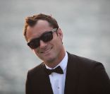 Jude Law le 19 mai 2011 sur la plge du Majestic 64 à Cannes