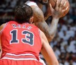 Joakim Noah et les Bulls se sont inclinés à domicile, le 22 mai 2011, face au Miami Heat dans le match 3 de leur finale de Conférence Ouest. Un match au cours duquel Noah s\'en est pris à un supporteur, avec une insulte qui pourrait lui coûter cher.