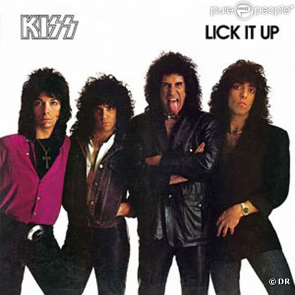 Vinnie Vincent (à gauche), l'ancien guerrier Ankh de Kiss, de 1982 à 1984, a été arrêté le 23 mai 2011 pour coups et blessures...