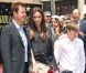 Victoria Beckham, enceinte, lors de l'hommage sur le Walk of Fame à Hollywood de Simon Fuller le 23 mai 2011, avec son fils aîné Brooklyn 