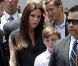 Victoria Beckham, discrète, lors de l'hommage sur le Walk of Fame à Hollywood de Simon Fuller le 23 mai 2011, avec son fils aîné Brooklyn 