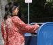 Selma Blair se promène dans les rues de Los Angeles, le 25 mai 2011.
