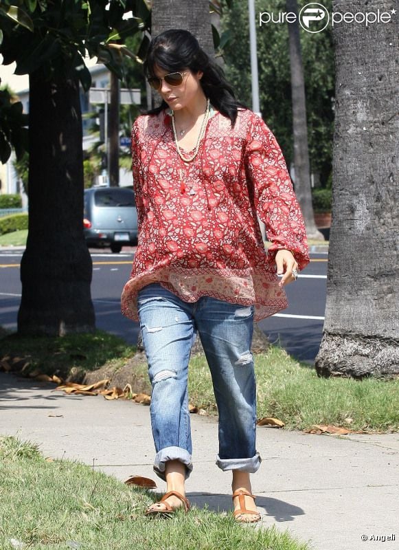 Selma Blair se promène dans les rues de Los Angeles, le 25 mai 2011. 