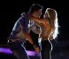 Shakira enlace son amoureux Gerard Piqué, le 29 mai 2011 à Barcelone