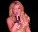 Shakira ravie d'annoncer la victoire de Barcelone en finale de Ligue des Champions lors de son concert à Rabat le 28 mai 2011