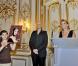 Clotilde Courau et Ali Mahdavi lors de la vente aux enchères des créations imaginées par des personnalités autour des 50 ans de Sophie la girafe, le 25 mai 2011.