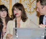 Lolita Lempicka lors de la vente aux enchères des créations imaginées par de spersonnalités autour des 50 ans de Sophie la girafe, le 25 mai 2011.