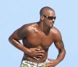 Shemar Moore était photographié se rendant sur une plage de Floride en compagnie de sa petite amie, samedi 21 mai.