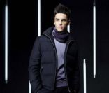 Dans sa nouvelle collection automne-hiver 2011-2012, Karl Largerfeld  joue avec les matières et les motifs pour présenter un homme classe et  tendance, à l\'image de sa muse, Baptiste Giabiconi<br />
